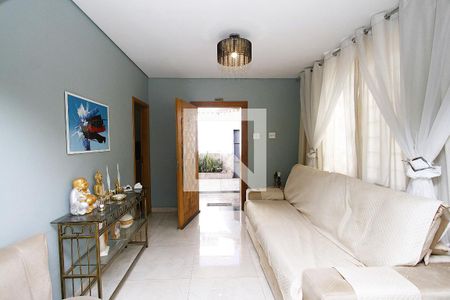 Sala de casa à venda com 3 quartos, 200m² em Carlos Prates, Belo Horizonte