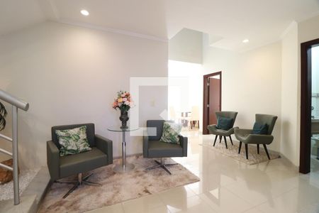 Sala de casa para alugar com 6 quartos, 461m² em Santa Mônica, Uberlândia