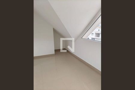 Casa à venda com 3 quartos, 195m² em Uberaba, Curitiba
