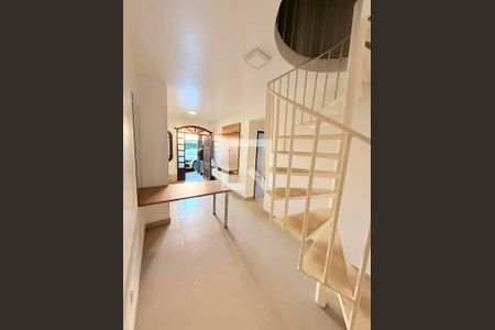 Sala de casa para alugar com 3 quartos, 117m² em Teixeira Dias, Belo Horizonte