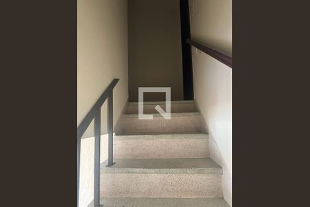 Escada de casa para alugar com 2 quartos, 127m² em Vila Oratorio, São Paulo