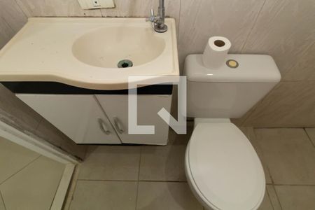 Banheiro de casa para alugar com 1 quarto, 25m² em Jardim Itapemirim, São Paulo