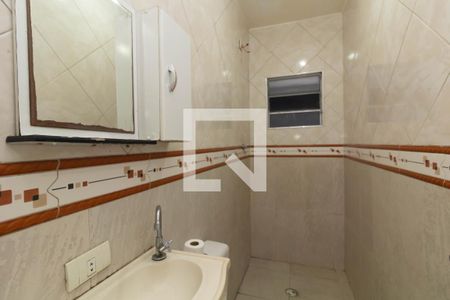 Banheiro de casa para alugar com 1 quarto, 25m² em Jardim Itapemirim, São Paulo