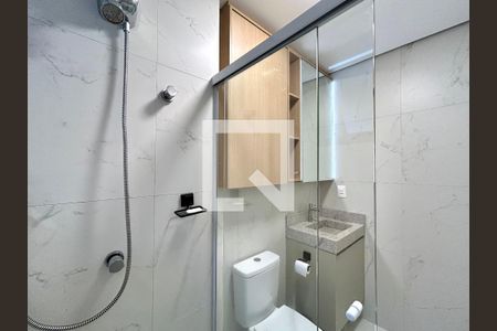 Banheiro de kitnet/studio para alugar com 1 quarto, 39m² em Saco dos Limões, Florianópolis