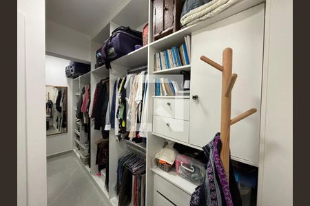 Closet da suíte 1 de apartamento para alugar com 3 quartos, 89m² em Tamboré, Barueri