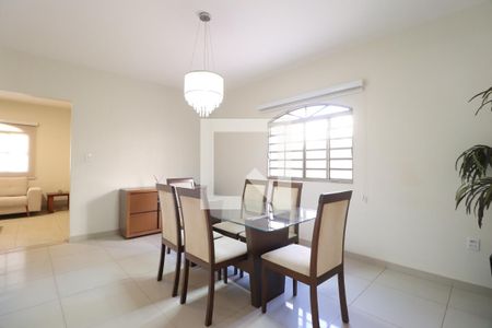 Sala de casa para alugar com 3 quartos, 312m² em Brasil, Uberlândia