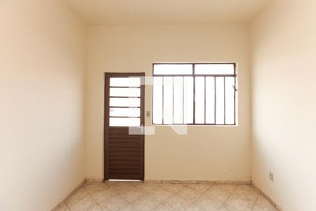 Sala de casa para alugar com 3 quartos, 65m² em Califórnia, Belo Horizonte
