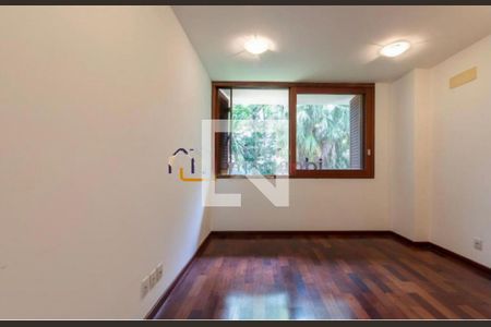 Casa à venda com 5 quartos, 700m² em Jardim dos Estados, São Paulo