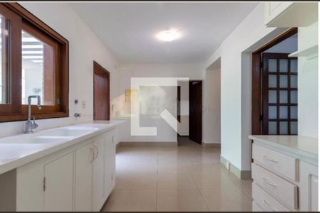 Casa à venda com 5 quartos, 700m² em Jardim dos Estados, São Paulo