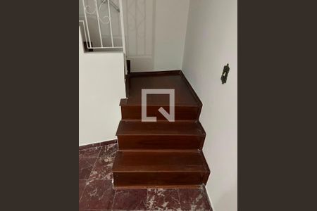 Escada de casa para alugar com 3 quartos, 120m² em Cursino, São Paulo