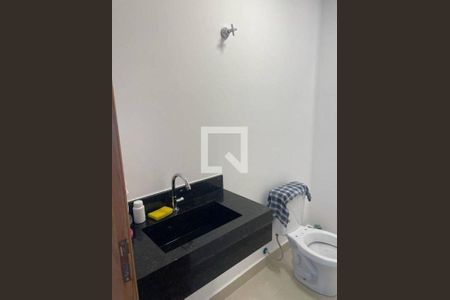 Casa à venda com 3 quartos, 230m² em Vila Nivi, São Paulo
