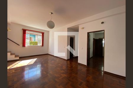 Casa para alugar com 5 quartos, 247m² em Vila Ipojuca, São Paulo