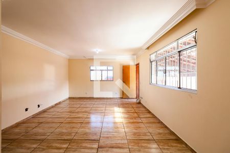 Casa para alugar com 3 quartos, 440m² em Parque Ipe, São Paulo