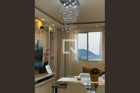 Sala de apartamento à venda com 2 quartos, 50m² em Atalaia, Niterói