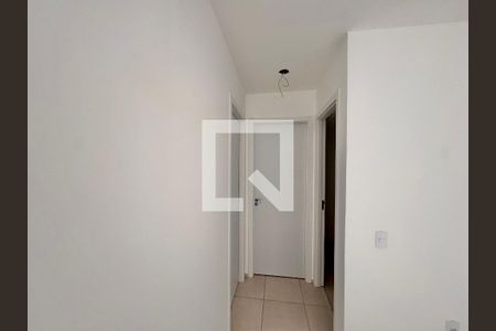 Corredor de apartamento para alugar com 2 quartos, 45m² em Recreio dos Bandeirantes, Rio de Janeiro