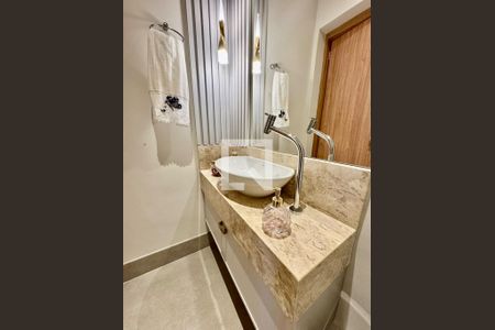 Banheiro de apartamento à venda com 2 quartos, 104m² em Jardim Trevo, Jundiaí