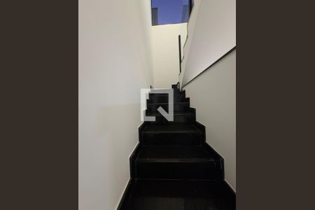 Escada de casa para alugar com 3 quartos, 105m² em Vila Rica, Lagoa Santa