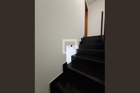 Escada de casa para alugar com 3 quartos, 105m² em Vila Rica, Lagoa Santa
