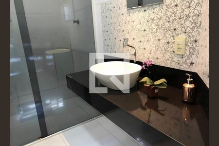 Banheiro de casa à venda com 4 quartos, 385m² em São João Batista, Belo Horizonte