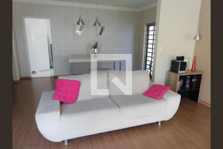 Sala de casa à venda com 4 quartos, 385m² em São João Batista, Belo Horizonte