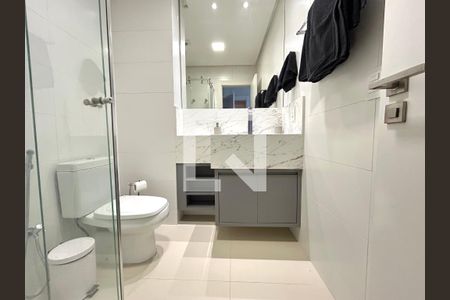 Banheiro  de kitnet/studio para alugar com 1 quarto, 47m² em Centro, Florianópolis