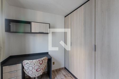 Quarto 1 de apartamento para alugar com 2 quartos, 40m² em Campo Novo, Porto Alegre