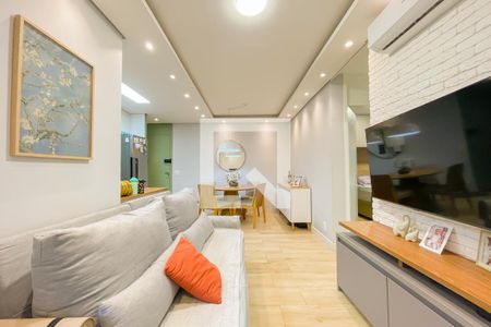 Sala de casa de condomínio para alugar com 2 quartos, 48m² em Centro, Osasco