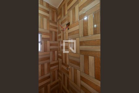 Banheiro de kitnet/studio para alugar com 0 quarto, 26m² em Jardim Capelinha, São Paulo