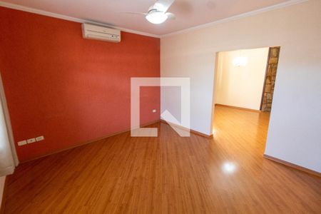 SALA de casa para alugar com 3 quartos, 150m² em Vila Santa Isabel, Campinas
