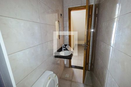 Banheiro de casa de condomínio para alugar com 1 quarto, 60m² em Maracanã, Praia Grande