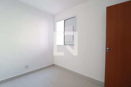 Quarto 1 de apartamento para alugar com 2 quartos, 47m² em Novo Mundo, Uberlândia