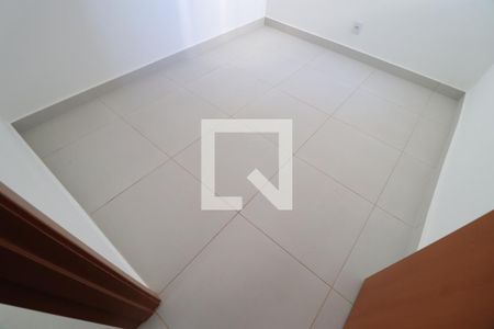 Quarto 1 de apartamento para alugar com 2 quartos, 47m² em Novo Mundo, Uberlândia