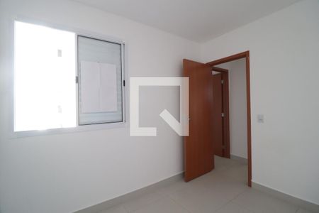 Quarto 1 de apartamento para alugar com 2 quartos, 47m² em Novo Mundo, Uberlândia