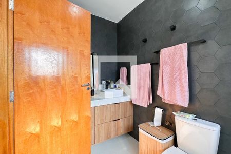 Banheiro da Suíte 1 de casa para alugar com 3 quartos, 180m² em Vila Alvinopolis, São Bernardo do Campo