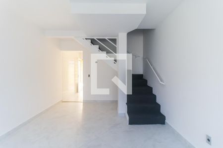 Sala de casa de condomínio para alugar com 2 quartos, 100m² em Jardim Bela Vista, Mogi das Cruzes