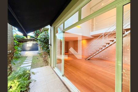 Sala de casa para alugar com 4 quartos, 250m² em Brooklin, São Paulo