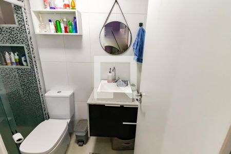 Banheiro Corredor de apartamento à venda com 2 quartos, 64m² em Parque Assuncao, Taboão da Serra
