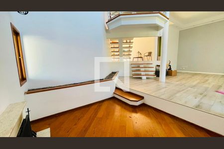 Sala de casa de condomínio para alugar com 4 quartos, 600m² em Jardim Indaia, Embu das Artes