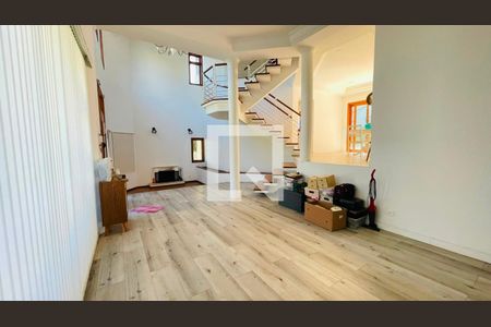 Sala de casa de condomínio para alugar com 4 quartos, 600m² em Jardim Indaia, Embu das Artes