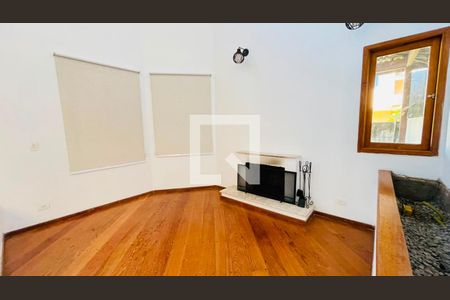 Sala de casa de condomínio para alugar com 4 quartos, 600m² em Jardim Indaia, Embu das Artes