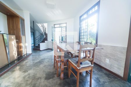 casa 1 - sala de casa de condomínio à venda com 4 quartos, 430m² em Ville de Montagne, Nova Lima