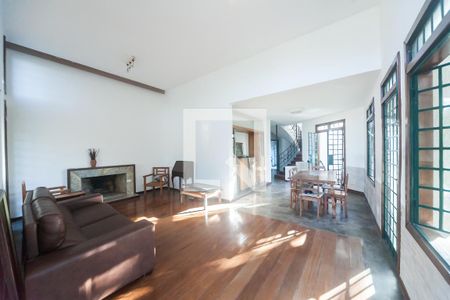 casa 1 - sala de casa de condomínio à venda com 4 quartos, 430m² em Ville de Montagne, Nova Lima