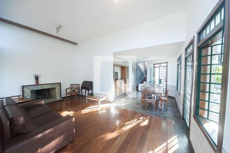 casa 1 - sala de casa de condomínio à venda com 4 quartos, 430m² em Ville de Montagne, Nova Lima