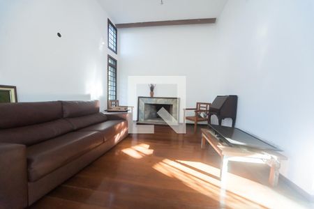 casa 1 - sala de casa de condomínio à venda com 4 quartos, 430m² em Ville de Montagne, Nova Lima