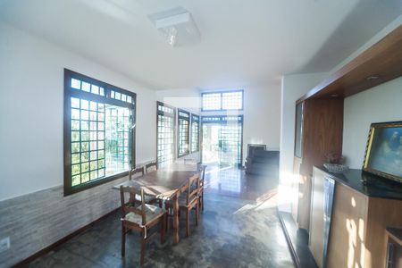 casa 1 - sala de casa de condomínio à venda com 4 quartos, 430m² em Ville de Montagne, Nova Lima