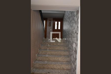 escada de acesso a área intima de casa de condomínio à venda com 4 quartos, 200m² em Parque Centenário, Jundiaí