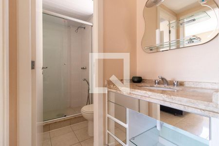 Banheiro de apartamento para alugar com 1 quarto, 56m² em Centro, Curitiba