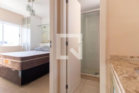 Banheiro de apartamento para alugar com 1 quarto, 56m² em Centro, Curitiba