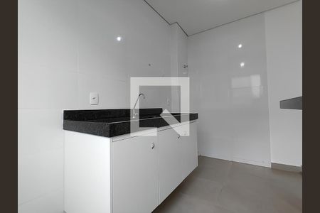 Cozinha de apartamento para alugar com 2 quartos, 55m² em Santa Mônica, Uberlândia
