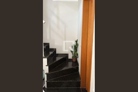 Escada de casa para alugar com 3 quartos, 90m² em Vila Gea, São Paulo
